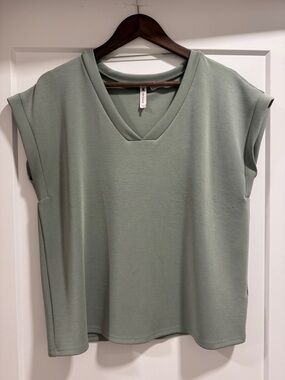 Cable & Gauge Sage Green V-Neck Sleeveless Tank Top